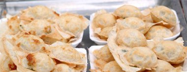 Hindistan cevizi sütü karıştırın şeker ve un