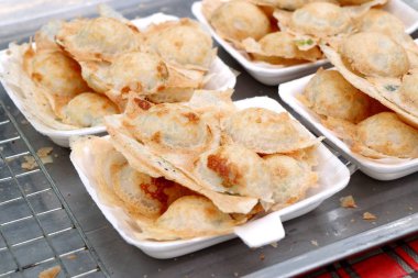 Hindistan cevizi sütü karıştırın şeker ve un