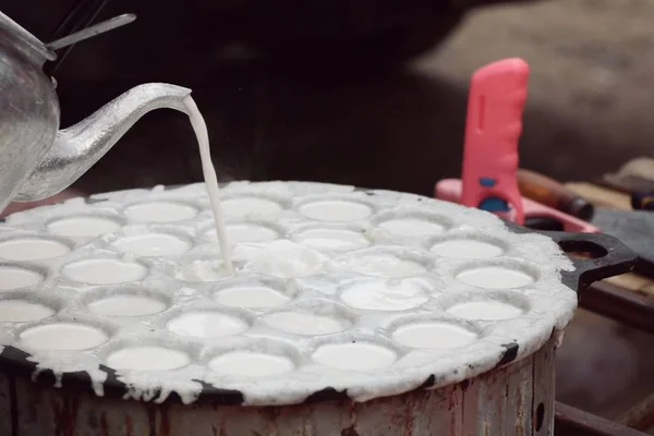 Laptele de nucă de cocos amestecă zahăr și făină — Fotografie, imagine de stoc