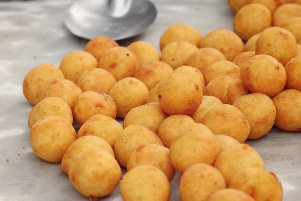 Gebratene Süßkartoffeln beim Streetfood — Stockfoto