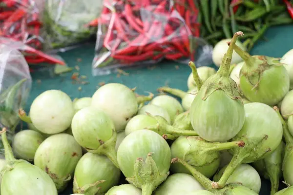 Eggplant at the market — Stock Photo, Image