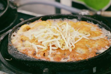 Yumurta ile çıtır çıtır kızarmış midye