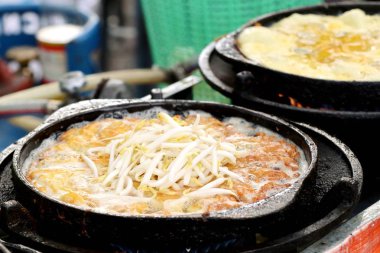 Yumurta ile çıtır çıtır kızarmış midye