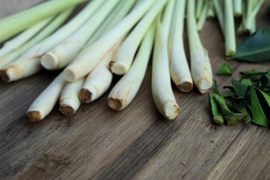 Limon otu ve Güney Afrika'da bir kabile kireç yaprakları