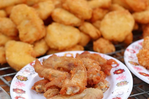 Pollo frito en la comida callejera — Foto de Stock