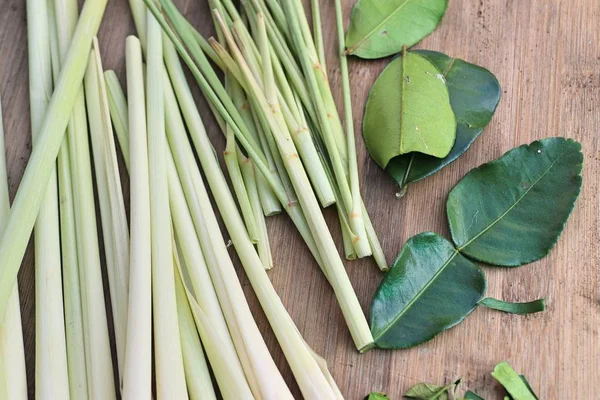 Limon otu ve Güney Afrika'da bir kabile kireç yaprakları