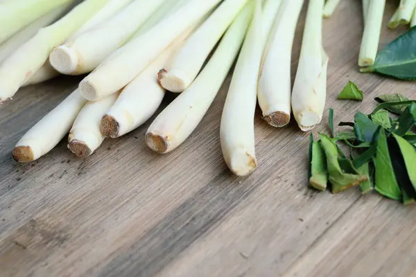 Limon otu ve Güney Afrika'da bir kabile kireç yaprakları