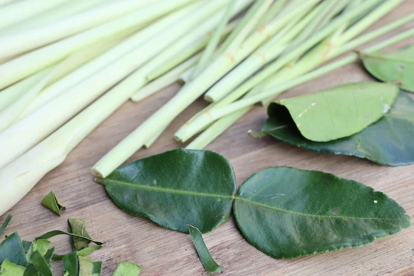 Limon otu ve Güney Afrika'da bir kabile kireç yaprakları