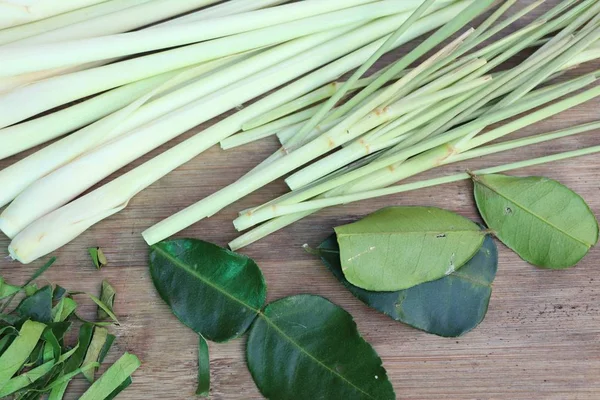 Limon otu ve Güney Afrika'da bir kabile kireç yaprakları