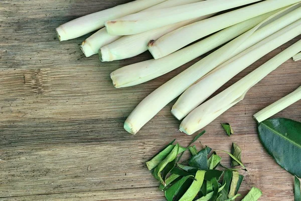 Limon otu ve Güney Afrika'da bir kabile kireç yaprakları