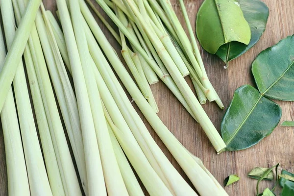 Limon otu ve Güney Afrika'da bir kabile kireç yaprakları