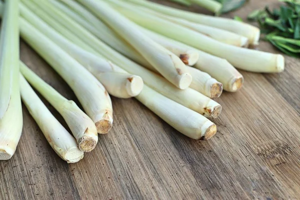 Limon otu ve Güney Afrika'da bir kabile kireç yaprakları