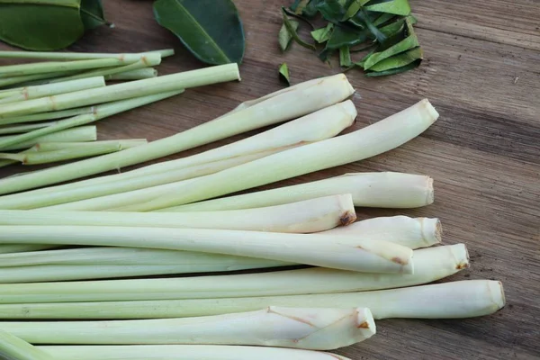 Limon otu ve Güney Afrika'da bir kabile kireç yaprakları