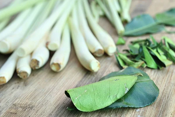 Feuilles de citronnelle et de kaffir — Photo