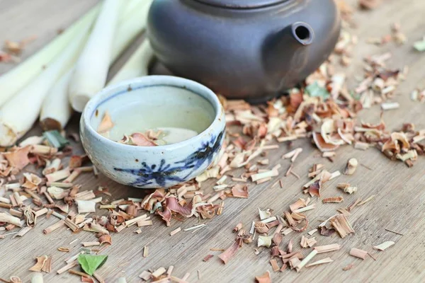 Чай из лимонной травы со свежим — стоковое фото