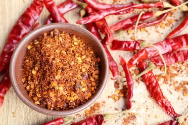 Kurutulmuş kırmızı biber ile