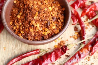 Kurutulmuş kırmızı biber ile