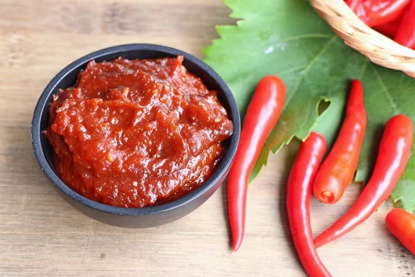 Kore kırmızı biber Sos