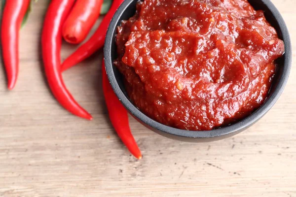 Kore kırmızı biber Sos
