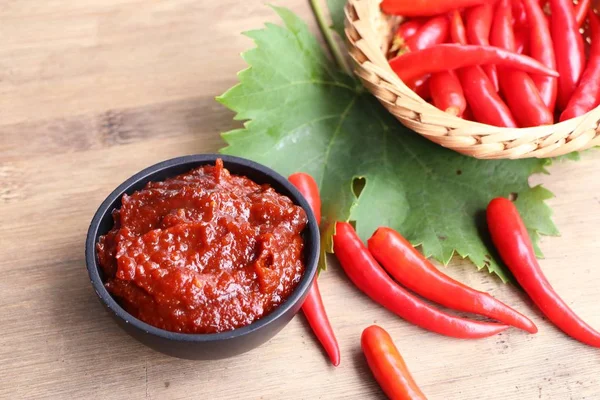 Kore kırmızı biber Sos