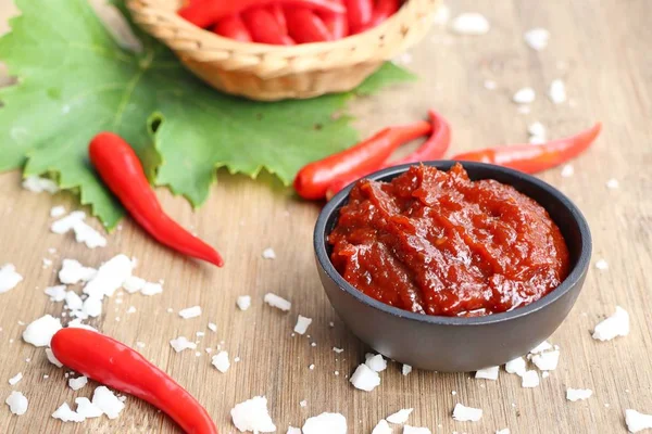 Kore kırmızı biber Sos