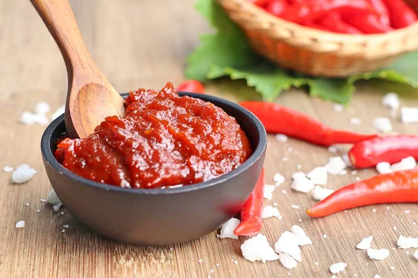 Kore kırmızı biber Sos