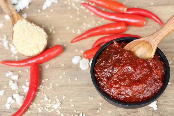 Kore kırmızı biber Sos