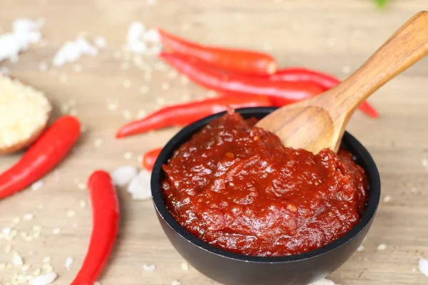 Kore kırmızı biber Sos