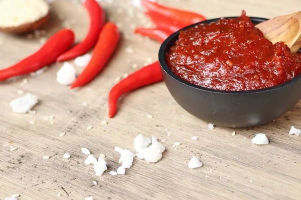 Kore kırmızı biber Sos