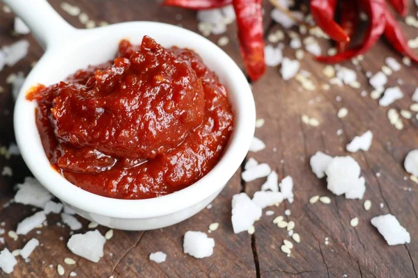 Kore kırmızı biber Sos