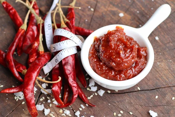 Kore kırmızı biber Sos