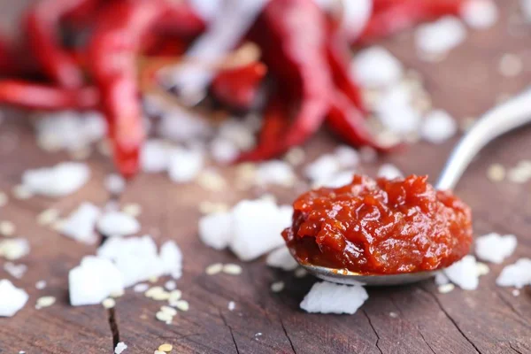 Kore kırmızı biber Sos