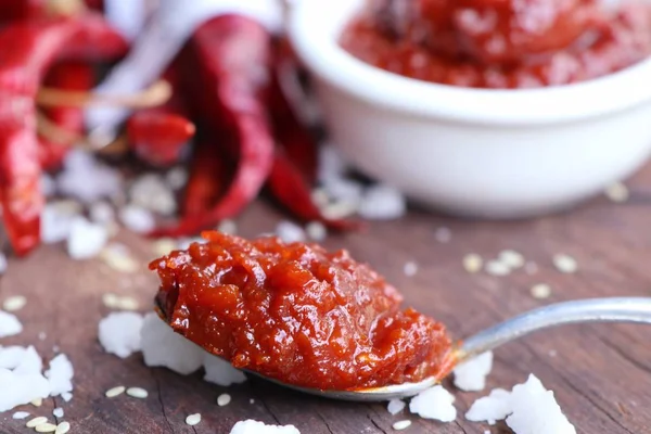 Kore kırmızı biber Sos