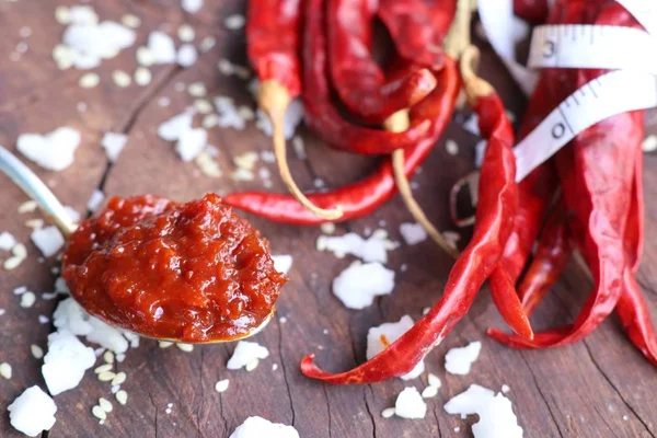 Kore kırmızı biber Sos