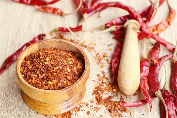 Kurutulmuş kırmızı biber ile