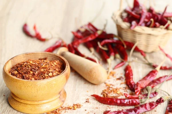 Kurutulmuş kırmızı biber ile