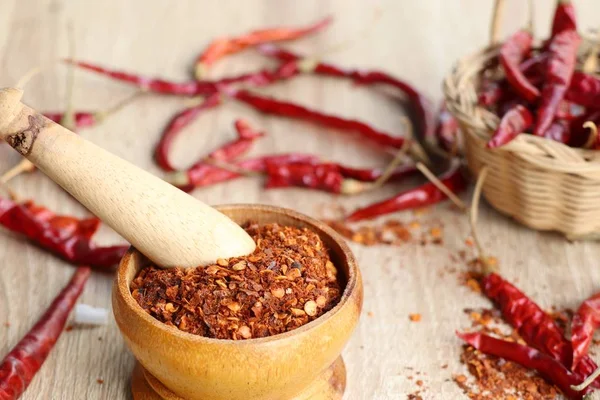 Kurutulmuş kırmızı biber ile
