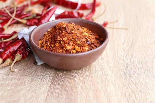 Kurutulmuş kırmızı biber ile