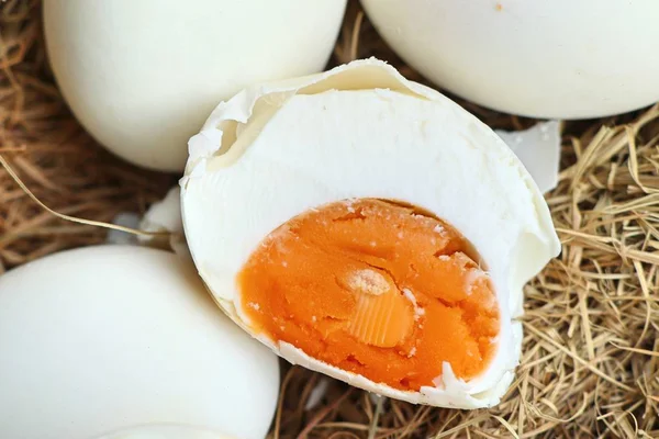 tuzlu yumurta yuvada