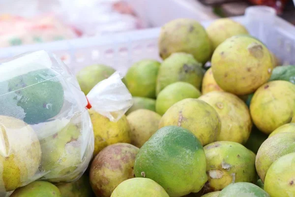 Citroen op de markt — Stockfoto