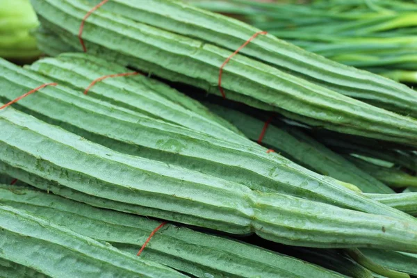 Luffa fresca en el mercado — Foto de Stock