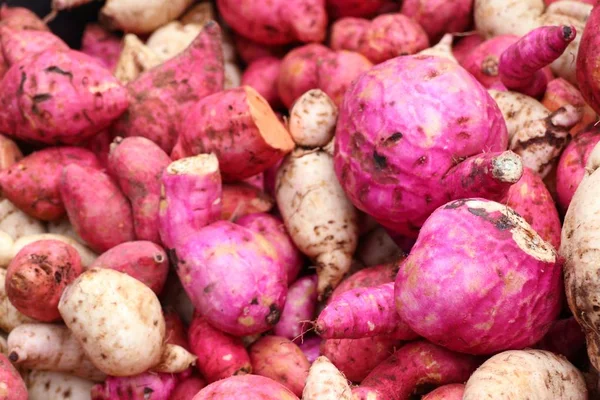 Organik kırmızı tatlı patates yam