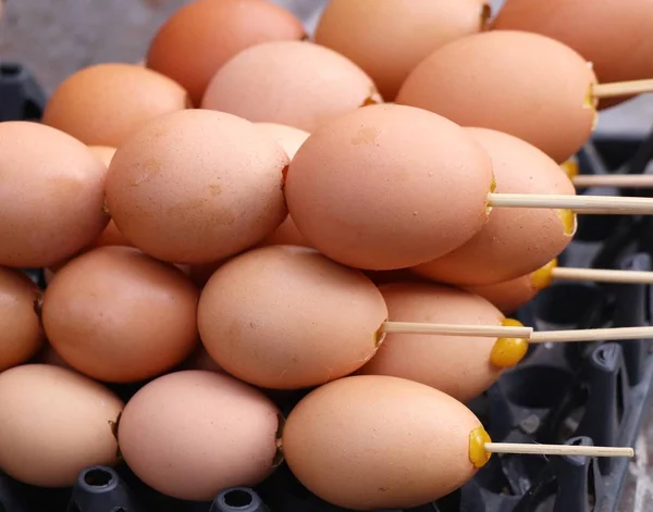 Gegrilde ei op straat eten — Stockfoto