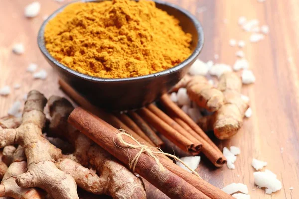 Curry powder and turmeric