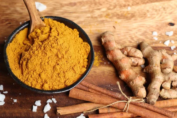 Curry powder and turmeric — Stock Photo, Image