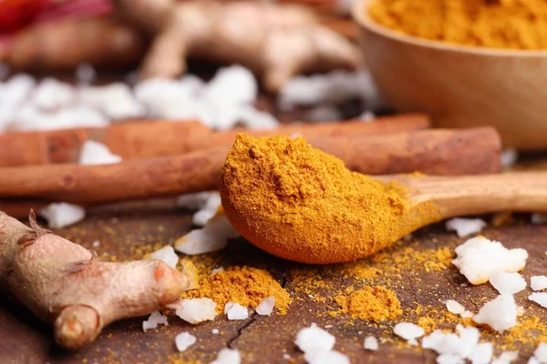 Curry powder and turmeric