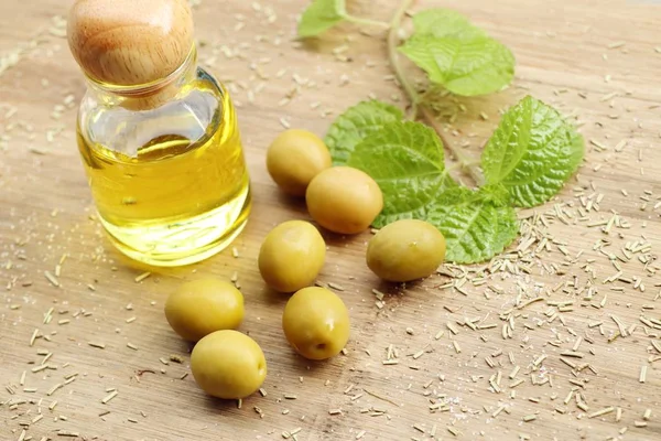 Organik yeşil zeytin yağı