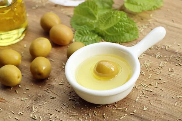 Organik yeşil zeytin yağı