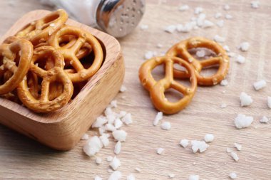 Bira ile tuzlu kraker