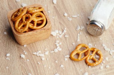 Bira ile tuzlu kraker